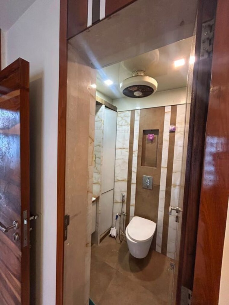 Bathroom, s-raheja-hari-bhavan 3 Bedroom 1000 Sq.Ft. Apartment In Khar West Mumbai 10549204