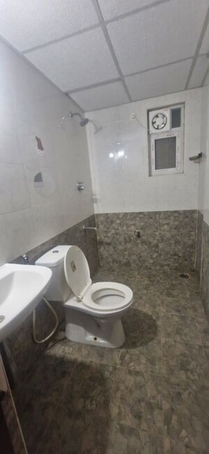 Bathroom in 2 BHK Builder Floor at Hsr Layout Sector 3 – for Rent