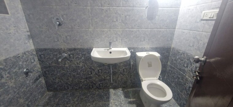 Bathroom, hsr layout sector 3 2 Bedroom 1050 Sq.Ft. Builder Floor In Hsr Layout Sector 3 Bangalore 10549242