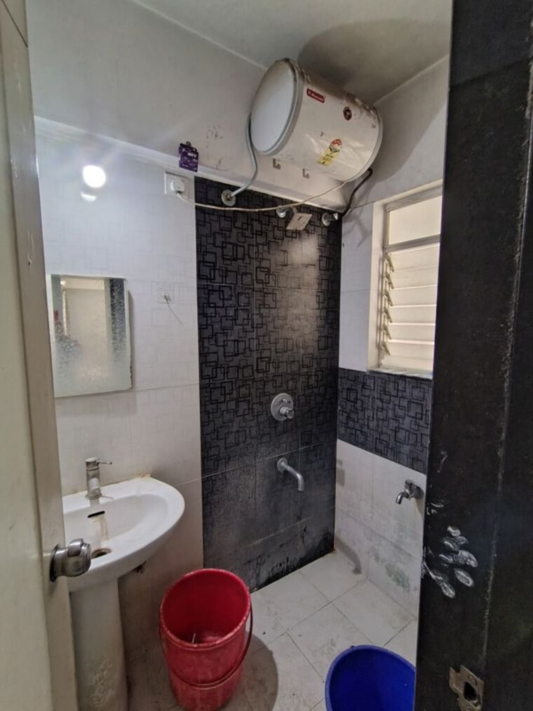 Bathroom, icon-windsor-apartments 1 Bedroom 600 Sq.Ft. Apartment In Wakad Pune 10549256