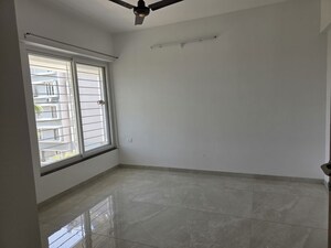 Room in 3 BHK Apartment at Prathamesh Sanskruti, Navi Peth – for Rent