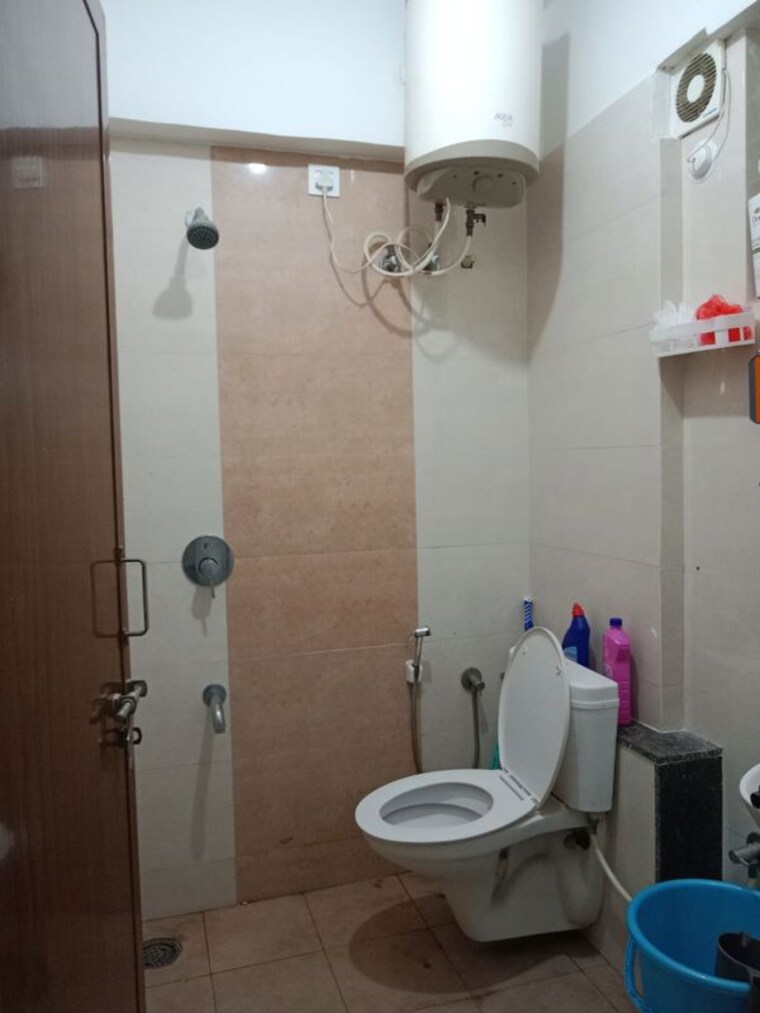 Bathroom, aecs layout 1 Bedroom 600 Sq.Ft. Builder Floor In Aecs Layout Bangalore 10549312