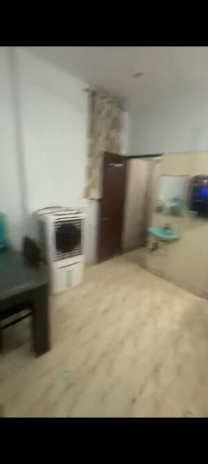 Furnished Amenities in 2 BHK Builder Floor at Moti Nagar – for Rent