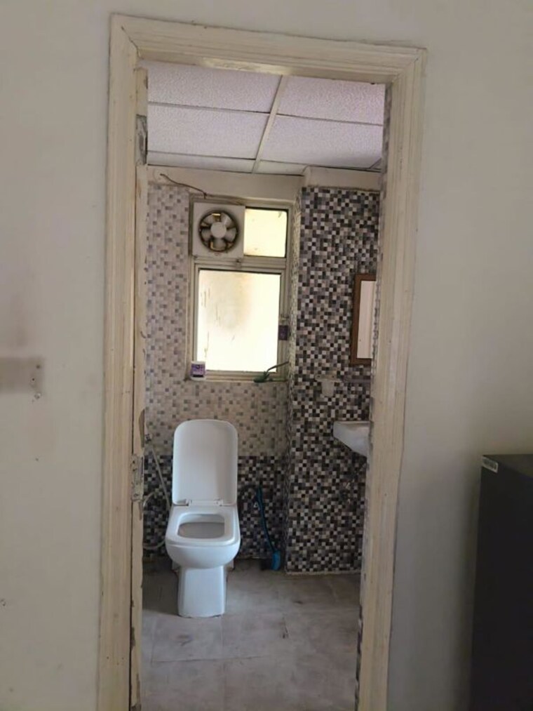 Bathroom, maxblis-grand-wellington 1 Bedroom 650 Sq.Ft. Apartment In Sector 75 Noida 10549319