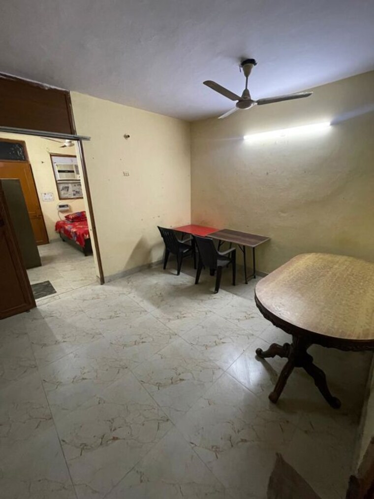 Team Area, west patel nagar 1 Bedroom 500 Sq.Ft. Builder Floor In West Patel Nagar Delhi 10549332