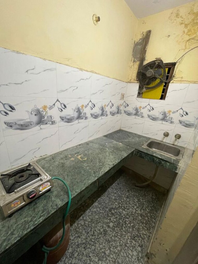 Team Area, west patel nagar 1 Bedroom 500 Sq.Ft. Builder Floor In West Patel Nagar Delhi 10549332