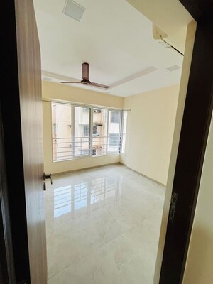 Room in 2 BHK Apartment at Sindhi Society, Chembur – for Rent