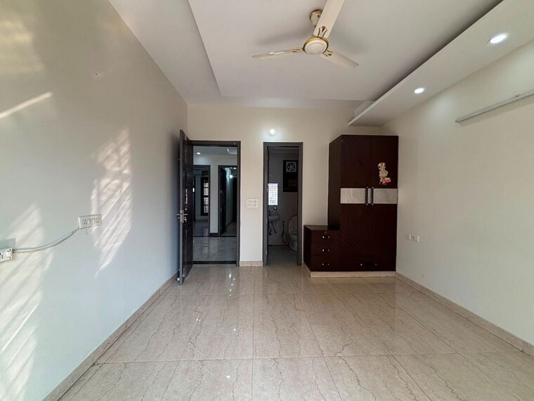 Room, sector 46 3 Bedroom 263 Sq.Yd. Builder Floor In Sector 46 Gurgaon 10549352