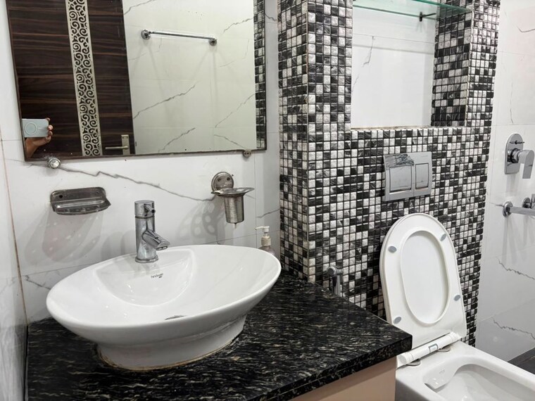 Bathroom, sector 46 3 Bedroom 263 Sq.Yd. Builder Floor In Sector 46 Gurgaon 10549352