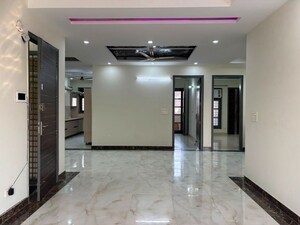 Room in 3 BHK Builder Floor at Sector 46 – for Rent