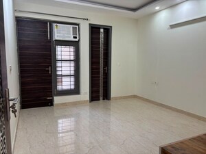 Room in 3 BHK Builder Floor at Sector 46 – for Rent