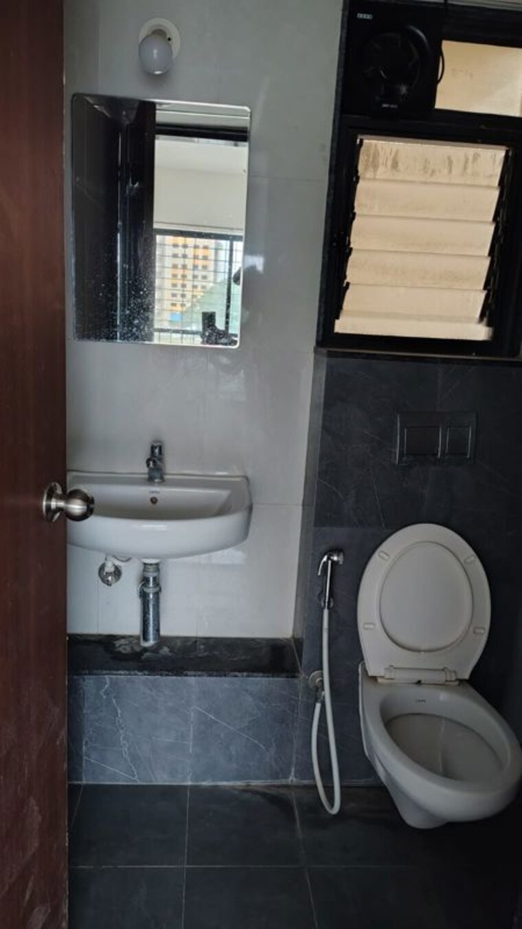 Bathroom, shapoorji-pallonji-joyville-hadapsar-annexe 2 Bedroom 726 Sq.Ft. Apartment In Hadapsar Pune 10549353