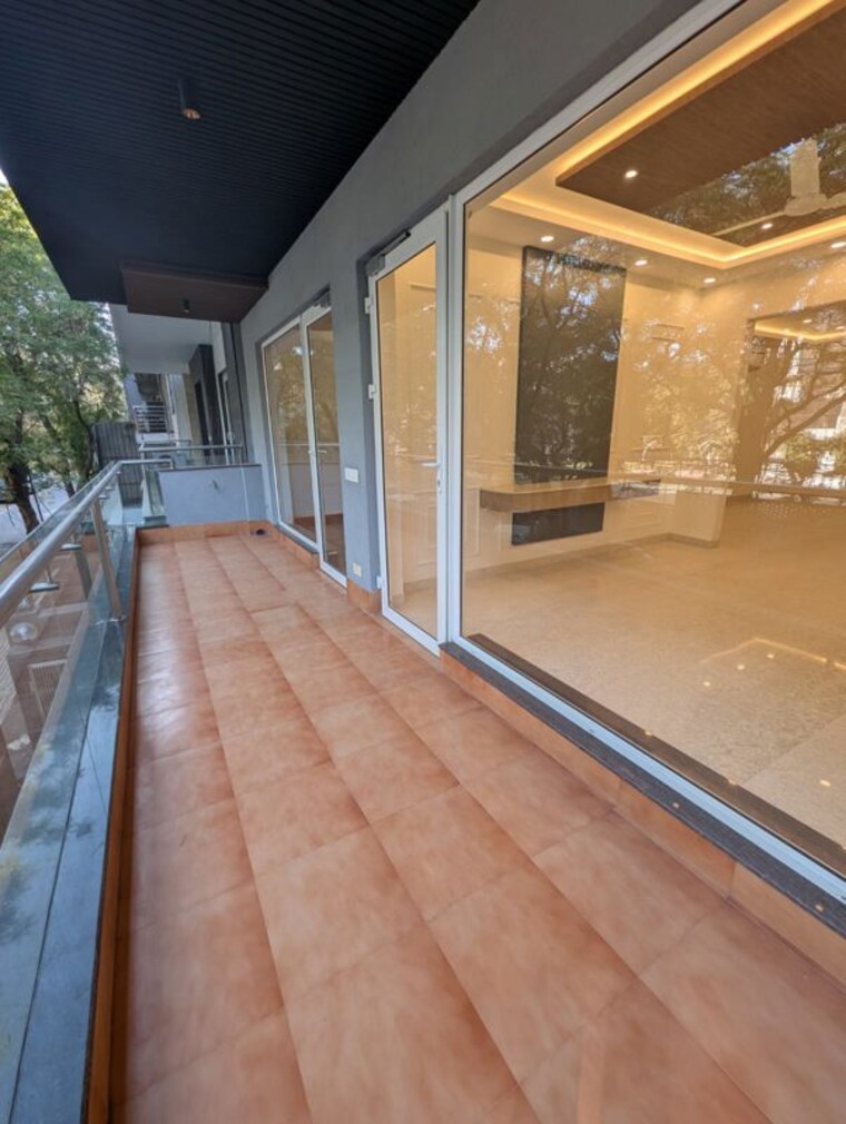 Balcony, dlf phase ii 3 Bedroom 2000 Sq.Ft. Builder Floor In Dlf Phase ii Gurgaon 10549372