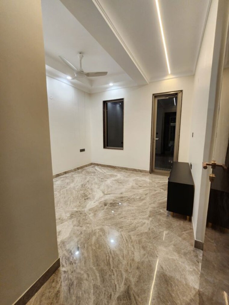 Room, dlf phase ii 3 Bedroom 2000 Sq.Ft. Builder Floor In Dlf Phase ii Gurgaon 10549372