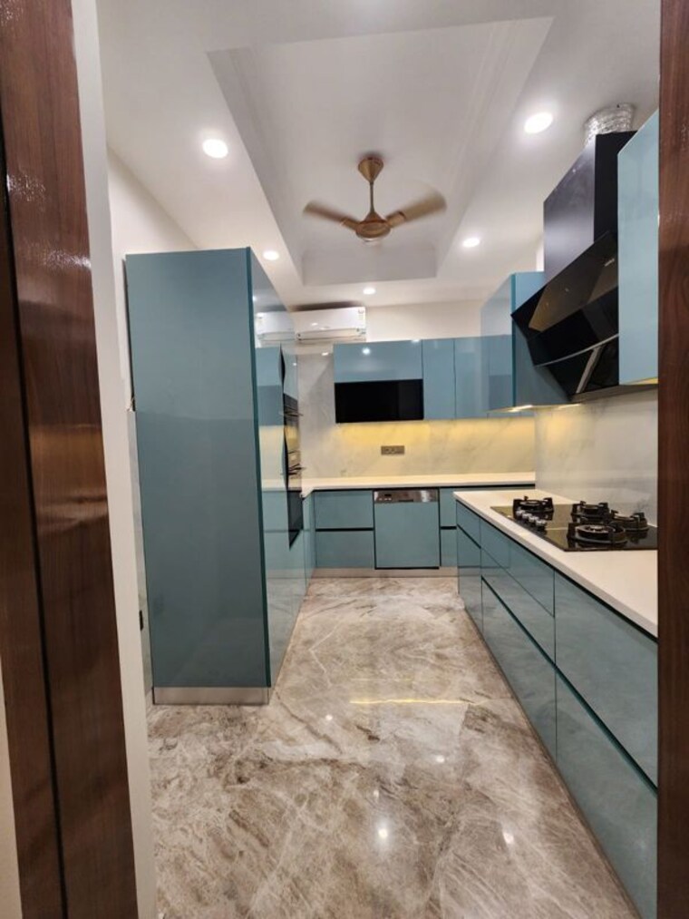 Bathroom, dlf phase ii 3 Bedroom 2000 Sq.Ft. Builder Floor In Dlf Phase ii Gurgaon 10549372