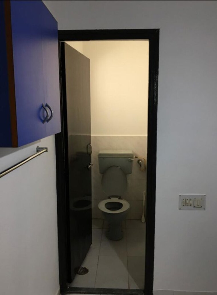Bathroom, meadows-uptown 1 Bedroom 800 Sq.Ft. Apartment In Viman Nagar Pune 10549409