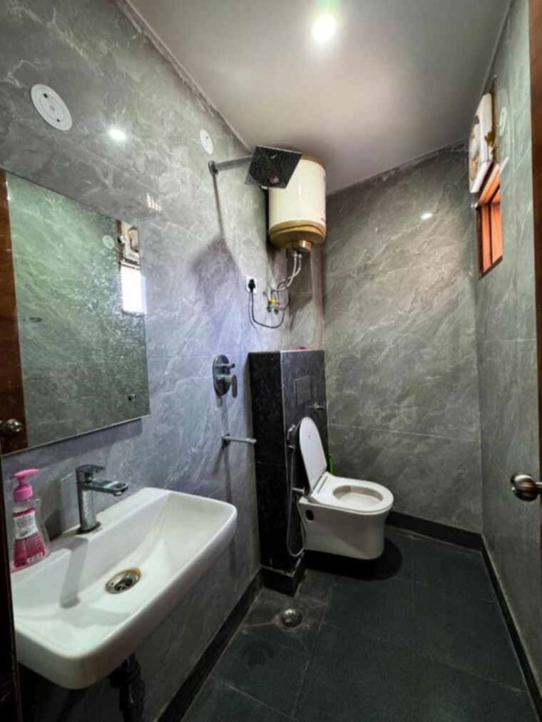Bathroom, saket 1 Bedroom 500 Sq.Ft. Builder Floor In Saket Delhi 10549444