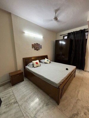 Bedroom in 2 BHK Builder Floor at Dlf Phase I – for Rent
