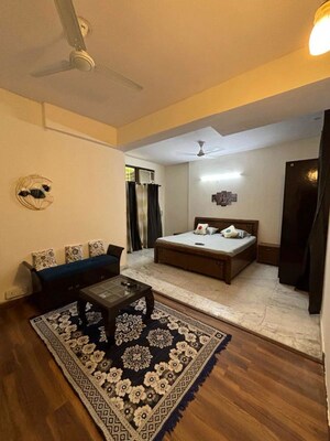 Living Room in 2 BHK Builder Floor at Dlf Phase I – for Rent