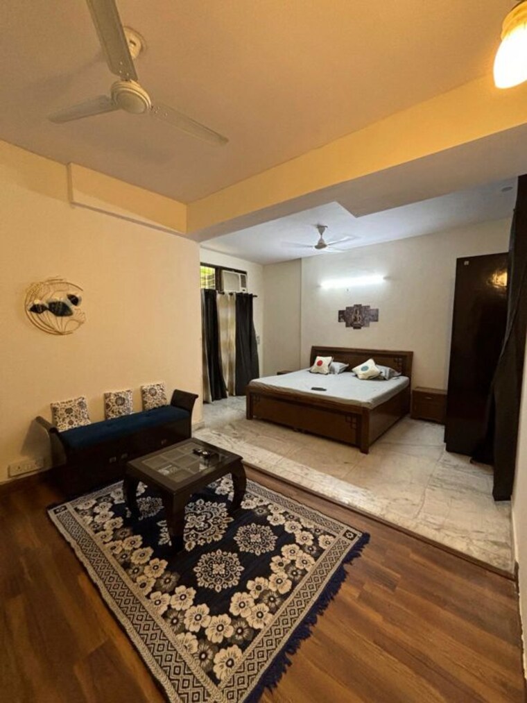 Living Room, dlf phase i 2 Bedroom 1500 Sq.Ft. Builder Floor In Dlf Phase I Gurgaon 10549449