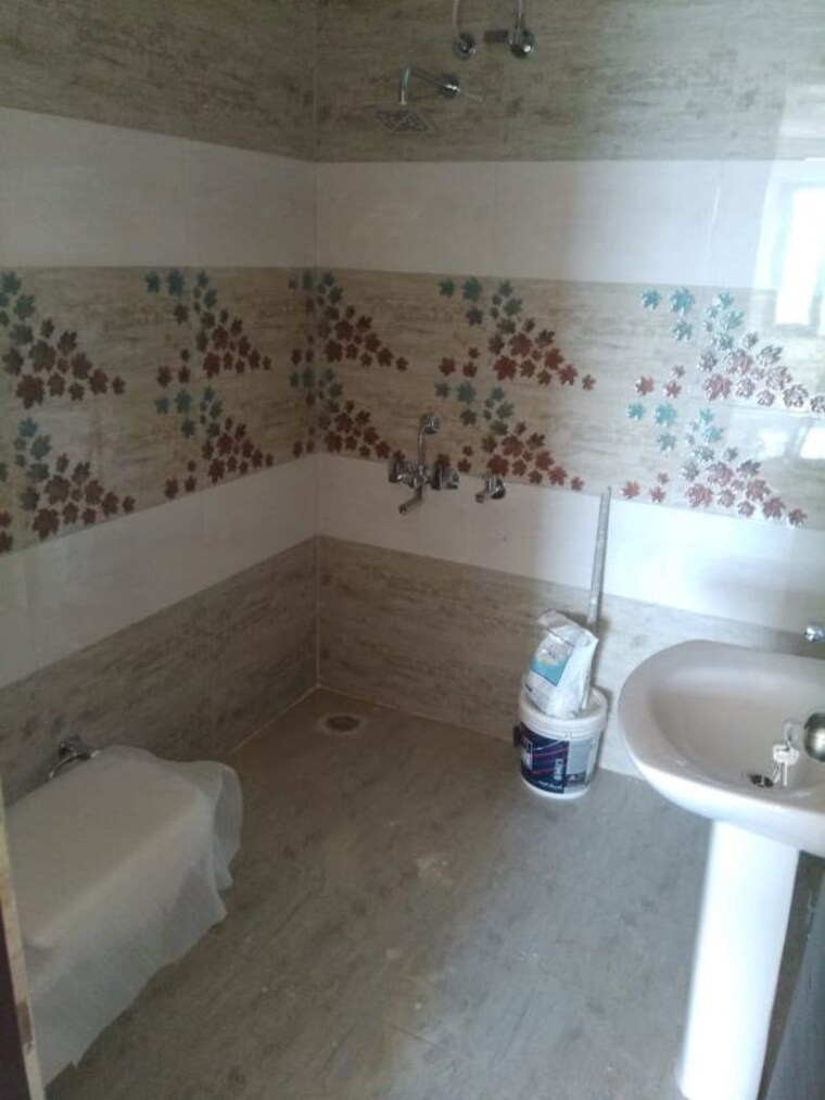 Bathroom, aerocity 3 Bedroom 200 Sq.Yd. Builder Floor In Aerocity Mohali 10549460