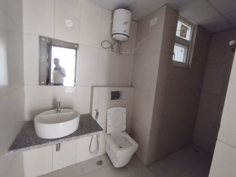 Bathroom, ss-linden 4 Bedroom 2700 Sq.Ft. Builder Floor In Sector 84 Gurgaon 10549464