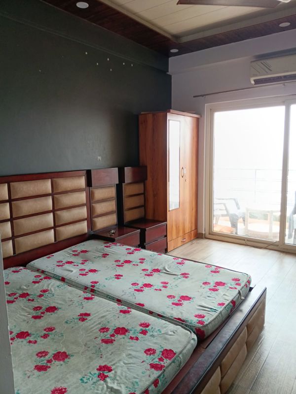 1 Rk  435 Sq.Ft. Apartment in Paramount Golfforeste