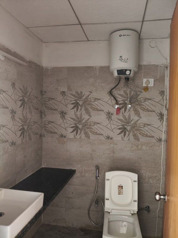 Bathroom, paramount-golfforeste 1 RK 435 Sq.Ft. Apartment In Zeta I Greater Noida Greater Noida 10549463