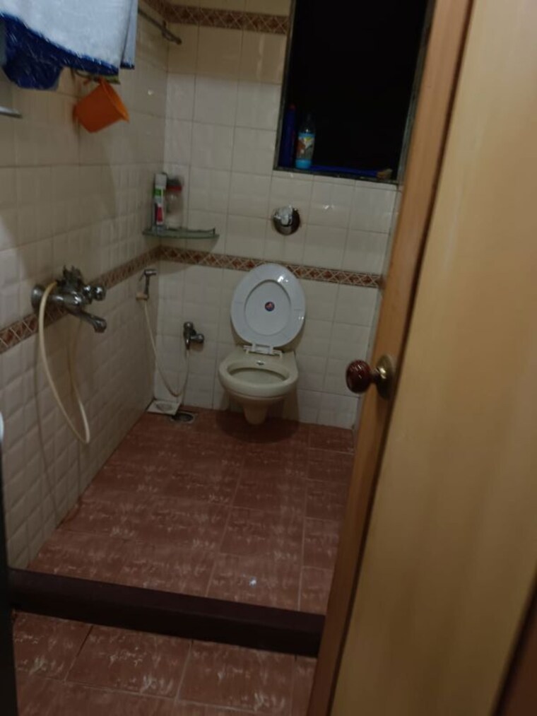 Bathroom, lake-bloom 1 Bedroom 550 Sq.Ft. Apartment In Powai Mumbai 10549475