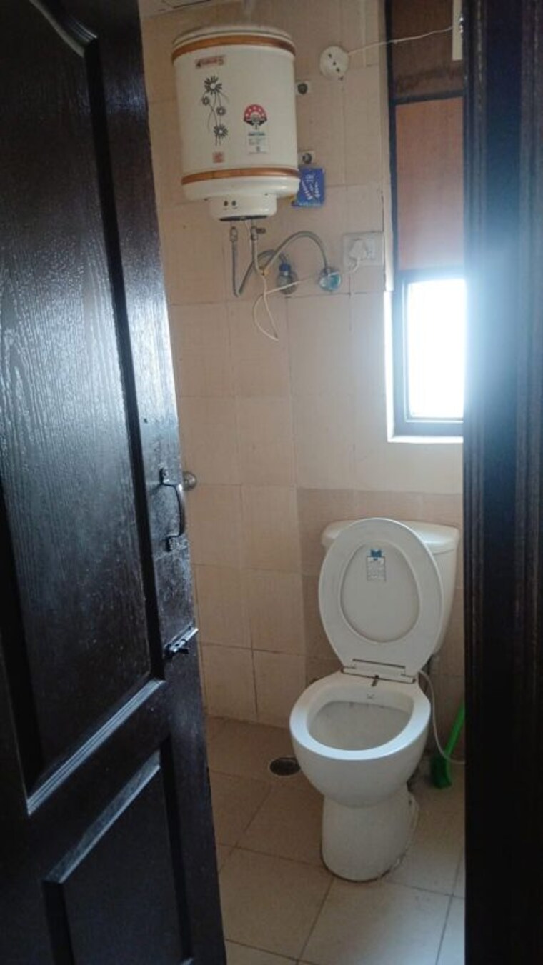 Bathroom, jaipurias-sunrise-greens-zirakpur 2 Bedroom 200 Sq.Yd. Builder Floor In Vip Road Zirakpur 10549487