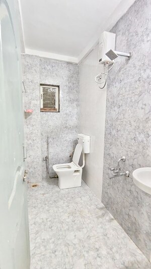 Bathroom in 2.5 BHK Apartment at Anand Park, Wadgaon Sheri – for Rent