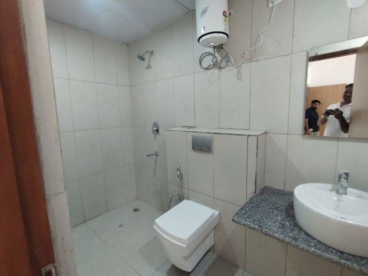 Bathroom, ss-linden 4 Bedroom 2700 Sq.Ft. Builder Floor In Sector 84 Gurgaon 10549490