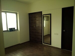 Room in 2 BHK Apartment at Cosmos Jewels, Ghodbunder Road – for Rent