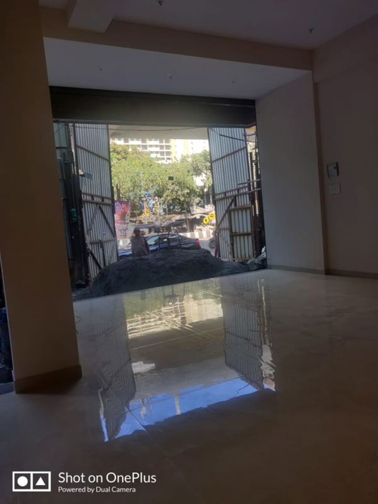 Parking, malad west Commercial Showroom 1372 Sq.Ft. In Malad West Mumbai 10549503