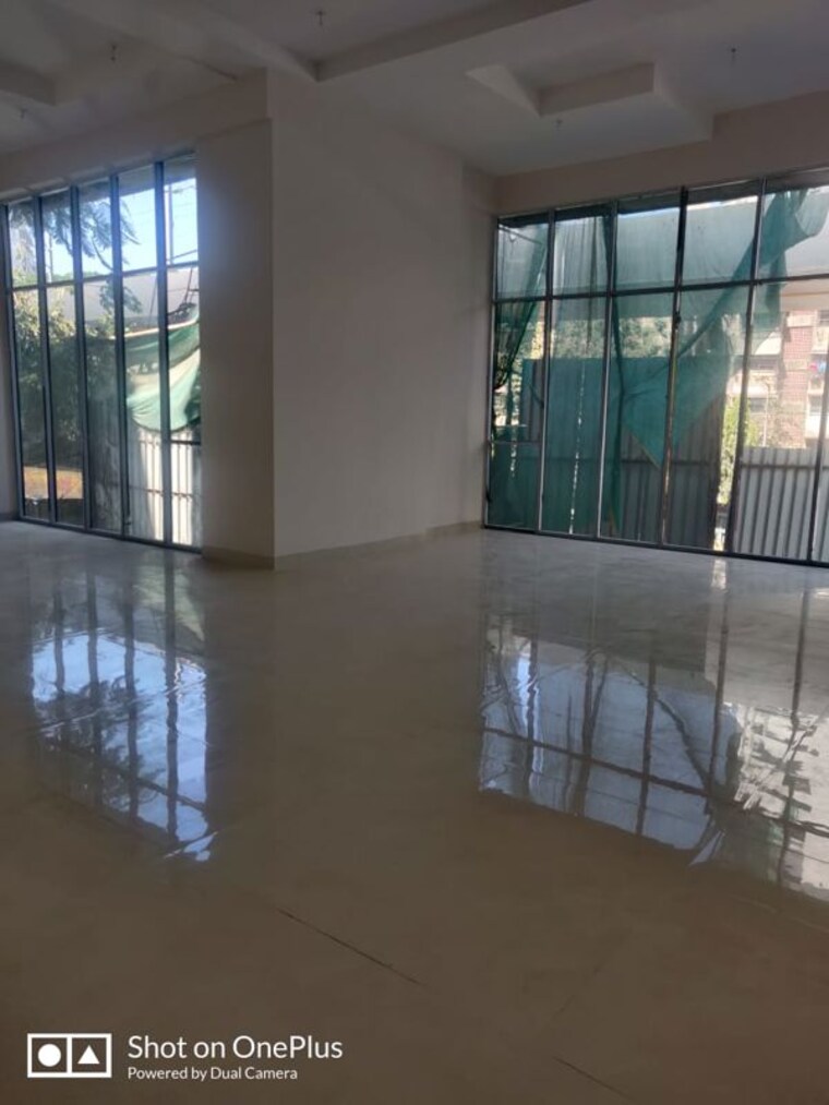 Room, malad west Commercial Showroom 1372 Sq.Ft. In Malad West Mumbai 10549503