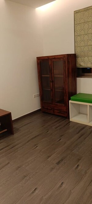 Room in 4 BHK Apartment at Tata Primanti-Executive Apartments, Sector 72 – for Rent