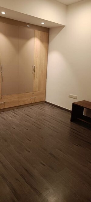Room in 4 BHK Apartment at Tata Primanti-Executive Apartments, Sector 72 – for Rent