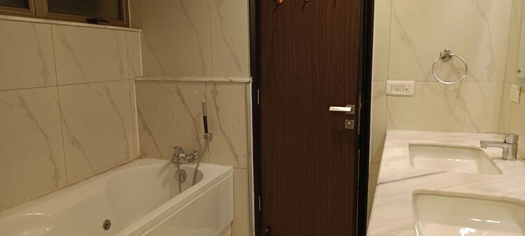 Bathroom, tata-primanti-executive-apartments 4 Bedroom 2905 Sq.Ft. Apartment In Sector 72 Gurgaon 10549501