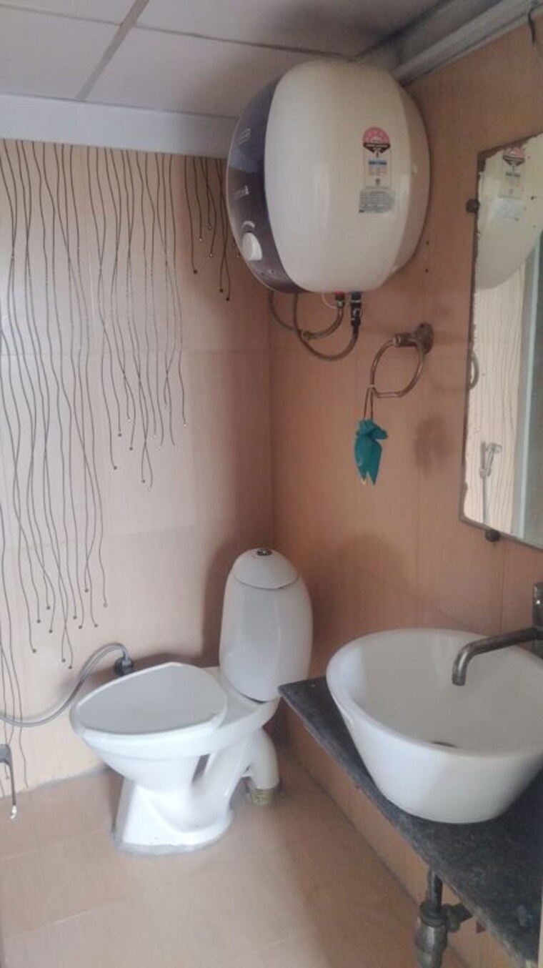 Bathroom, mahagun-maple 3 Bedroom 1575 Sq.Ft. Apartment In Sector 50 Noida 10549559