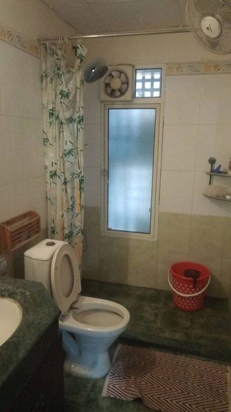 Bathroom, mahagun-maple 3 Bedroom 1575 Sq.Ft. Apartment In Sector 50 Noida 10549559