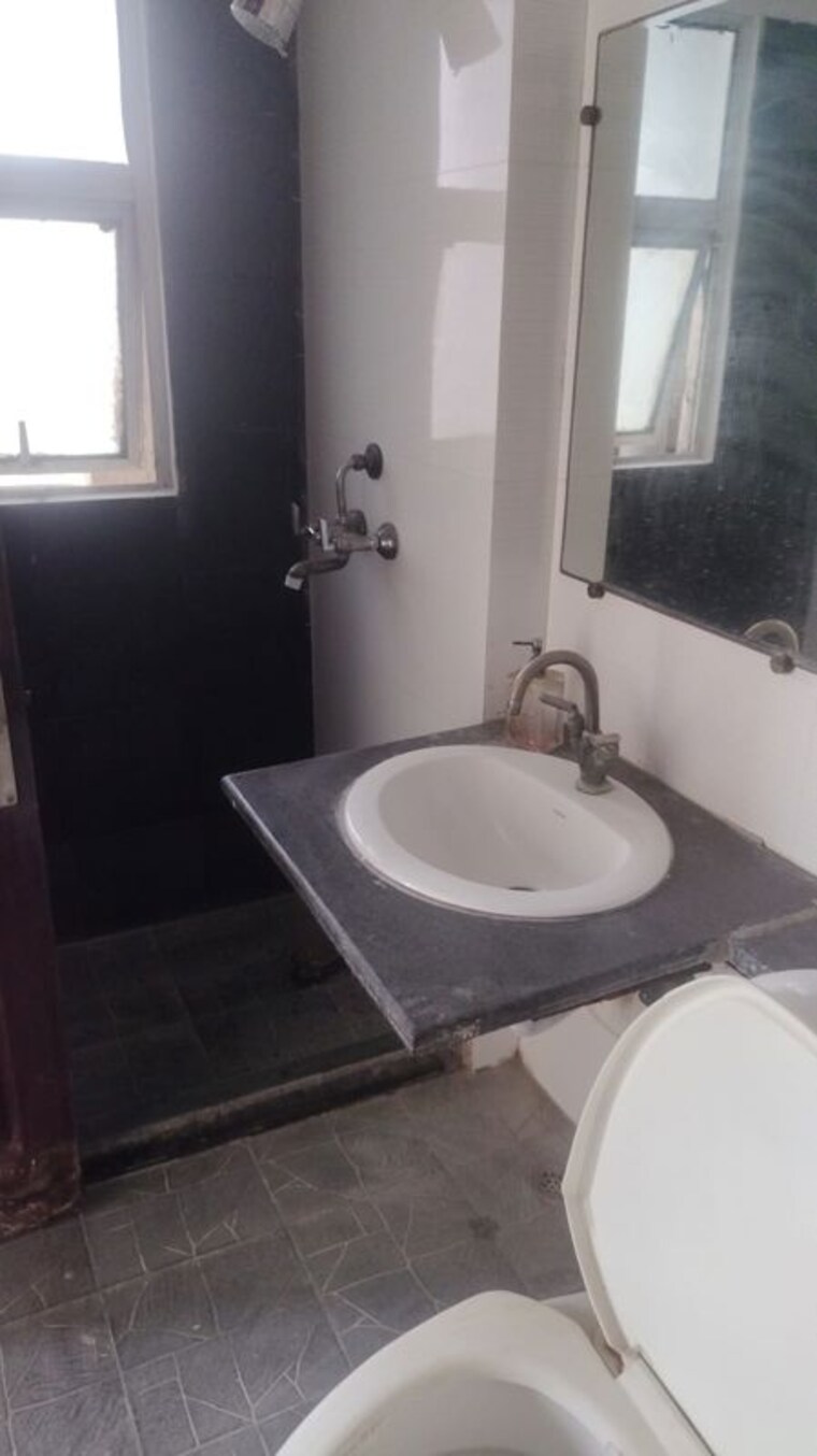 Bathroom, mahagun-maple 3 Bedroom 1575 Sq.Ft. Apartment In Sector 50 Noida 10549559