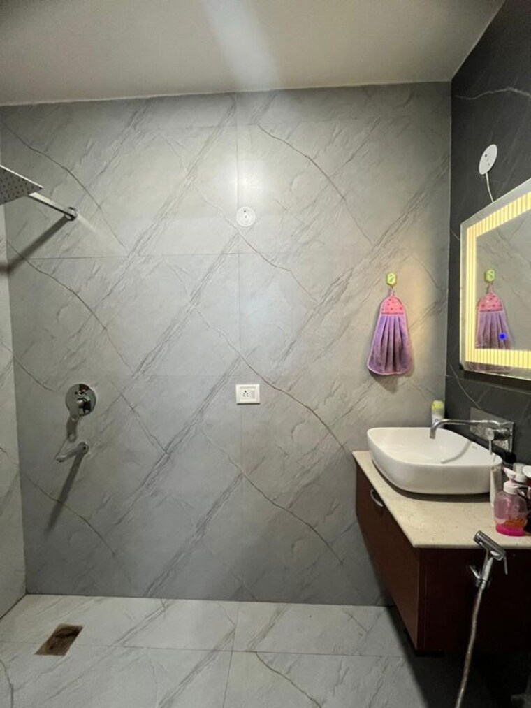 Bathroom, civitech-sampriti 2.5 Bedroom 1200 Sq.Ft. Apartment In Sector 77 Noida 10549562
