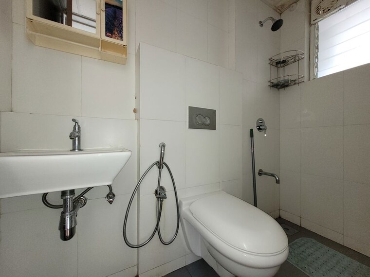 Bathroom, godrej-emerald 3 Bedroom 927 Sq.Ft. Apartment In Ghodbunder Road Thane 10549547