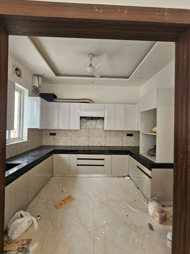 Kitchen, dlf-alameda 2 Bedroom 250 Sq.Ft. Apartment In Sector 73 Gurgaon 10549594