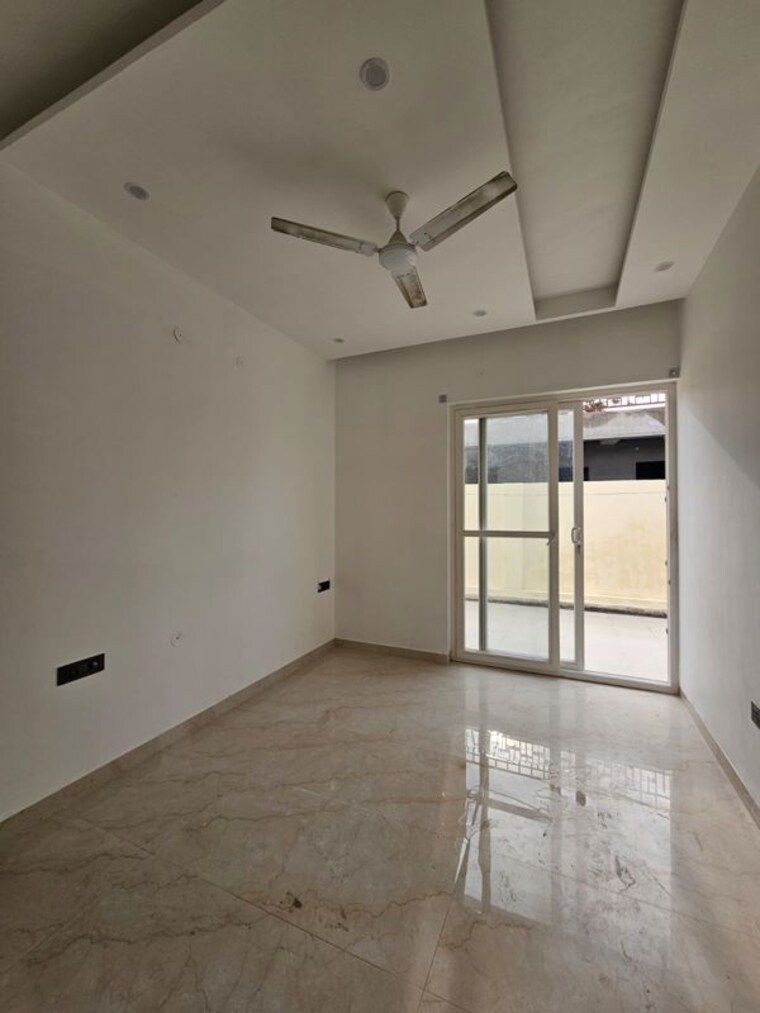 Room, dlf-alameda 2 Bedroom 250 Sq.Ft. Apartment In Sector 73 Gurgaon 10549594