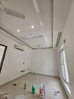 Furnished Amenities in 2 BHK Apartment at DLF Alameda, Sector 73 – for Rent