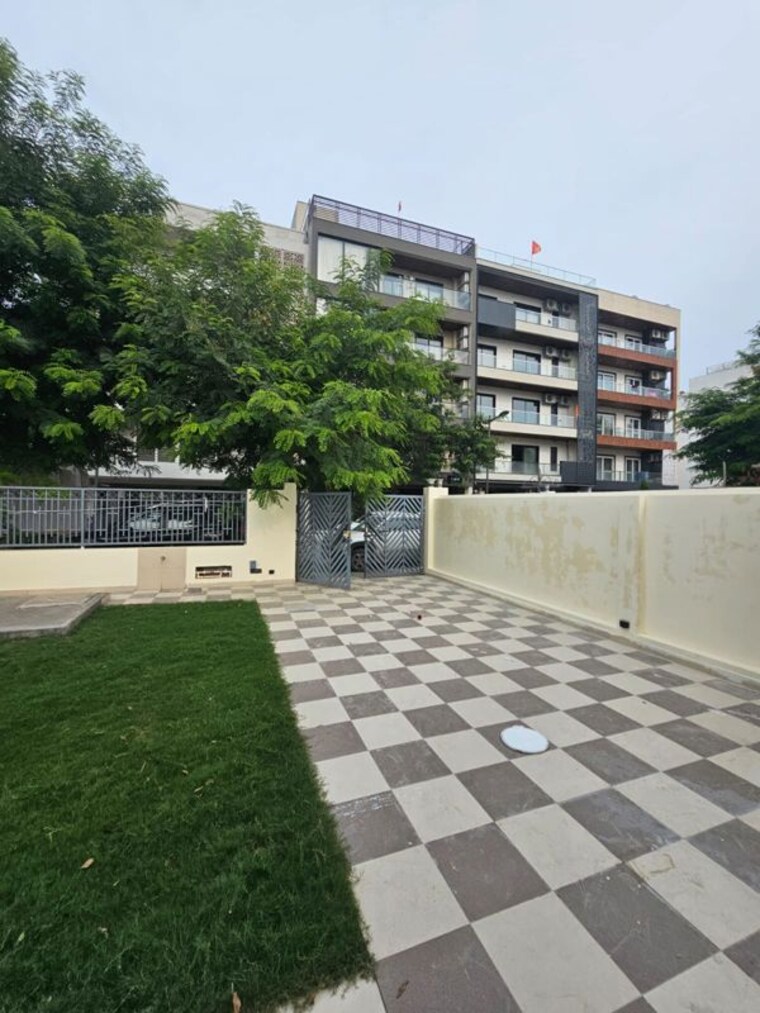 Exterior View, dlf-alameda 2 Bedroom 250 Sq.Ft. Apartment In Sector 73 Gurgaon 10549594