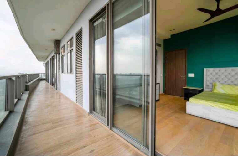 Balcony, paras-quartier 4 Bedroom 6000 Sq.Ft. Apartment In Gwal Pahari Gurgaon 10549603