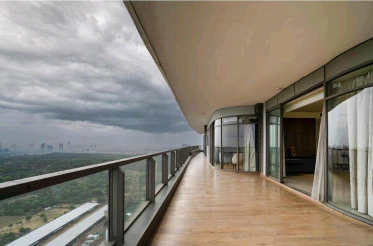 Balcony, paras-quartier 4 Bedroom 6000 Sq.Ft. Apartment In Gwal Pahari Gurgaon 10549603