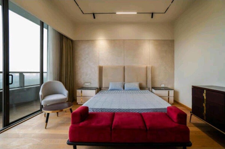 Bedroom, paras-quartier 4 Bedroom 6000 Sq.Ft. Apartment In Gwal Pahari Gurgaon 10549603